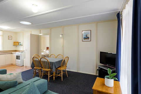 Park Avenue Holiday Units - Australia Accommodation 7