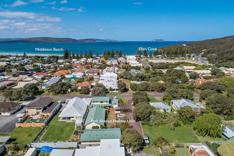 Park Avenue Holiday Units - Australia Accommodation 1