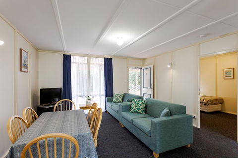 Park Avenue Holiday Units - Australia Accommodation 4