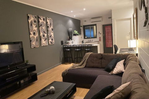 Apartment On Tennyson - Australia Accommodation 7
