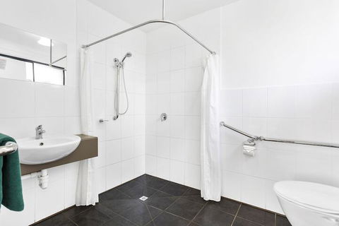 A1 Motels Port Fairy Motel And Apartments - Australia Accommodation 5