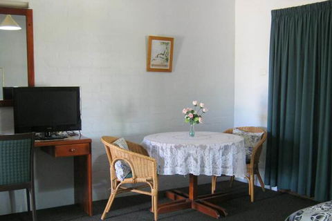 The Vineyard Motel - Australia Accommodation 4