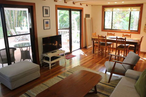 A Beach House At Byron - Australia Accommodation 6