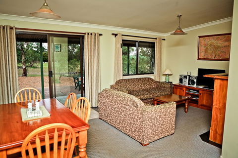 Twin Trees Country Cottages - Australia Accommodation 6