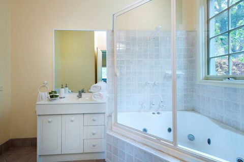Arnica Views - Australia Accommodation 6