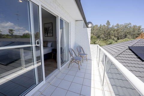 The Quarters Forresters Beach - Australia Accommodation 3