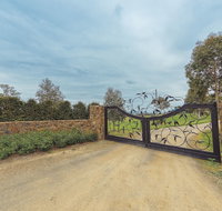 Outlook Hill Vineyard Cottages - Australia Accommodation