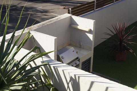 Noosa Parade Holiday Inn - Australia Accommodation 6