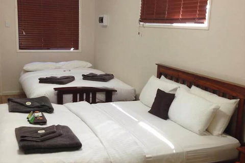 Mapleton Cabins & Caravan Park - Australia Accommodation 1