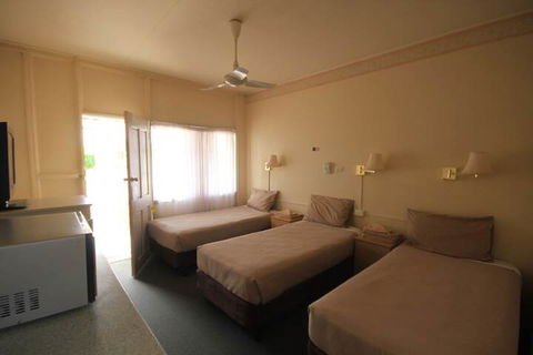 Aromet Motor Inn - Australia Accommodation 7