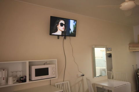 Aromet Motor Inn - Australia Accommodation 5