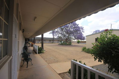 Aromet Motor Inn - Australia Accommodation 1
