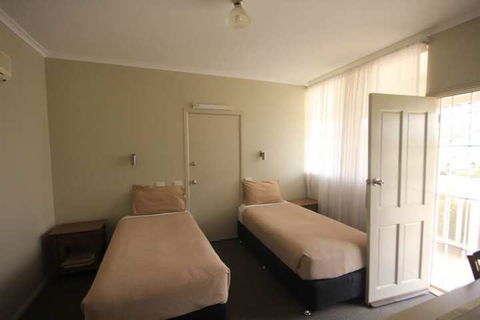 Aromet Motor Inn - Australia Accommodation 6