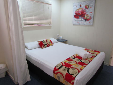 Alex Beach Cabins - Australia Accommodation 4