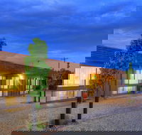 Motel Meneres - Australia Accommodation
