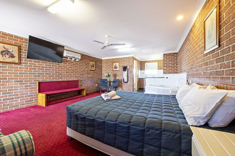 Matilda Motor Inn - Australia Accommodation 7