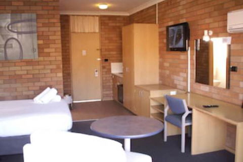 Court Street Motel - Australia Accommodation 4