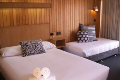 Court Street Motel - Australia Accommodation 0