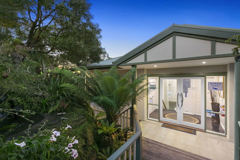 Arthurs Views - Australia Accommodation 2