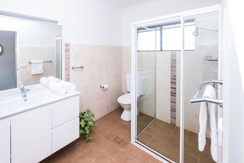 Mollymook Seascape Motel & Apartments - Australia Accommodation 5