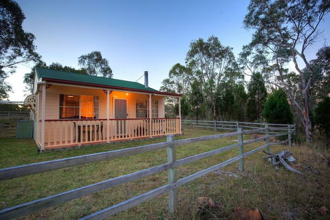 Accommodation Creek Cottages - Australia Accommodation 4