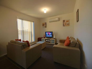 DBJ Holiday Units - Australia Accommodation 5