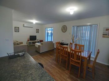 DBJ Holiday Units - Australia Accommodation 2