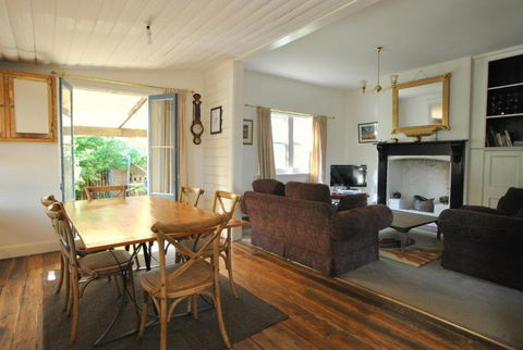 Cooma Cottage - Australia Accommodation 3