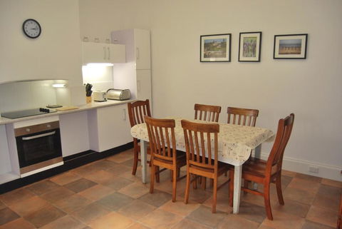 Jacaranda Cottage - Australia Accommodation 6