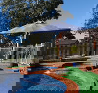 Golden Reef Motor Inn - Australia Accommodation