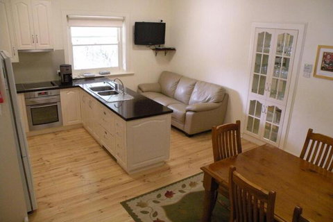 MacDonnell House Naracoorte - Australia Accommodation 7