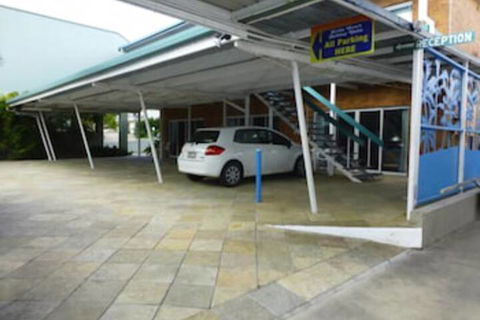 Airlie Court Units - Australia Accommodation 7