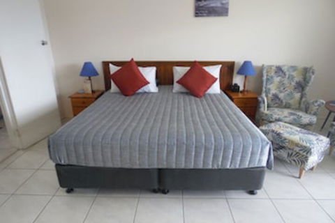 Airlie Court Units - Australia Accommodation 0