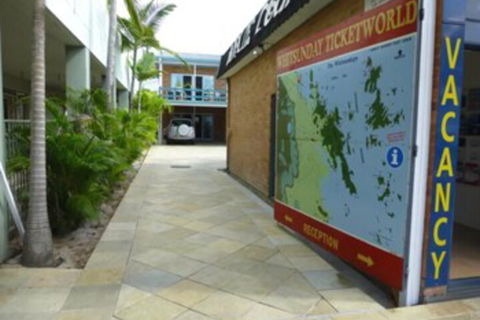 Airlie Court Units - Australia Accommodation 2