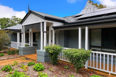 Clouds Mapleton - Australia Accommodation 3