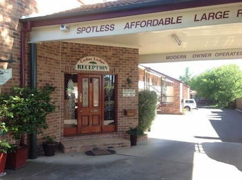 Cedar Lodge Motel - Australia Accommodation 1