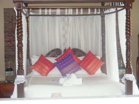 Weeroona - Australia Accommodation 2