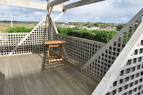Island Breeze Motel - Australia Accommodation 1