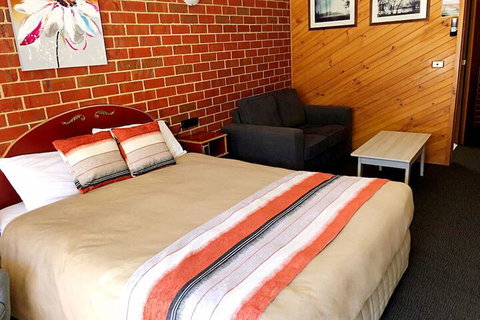 The Elms Motor Inn - Australia Accommodation 1