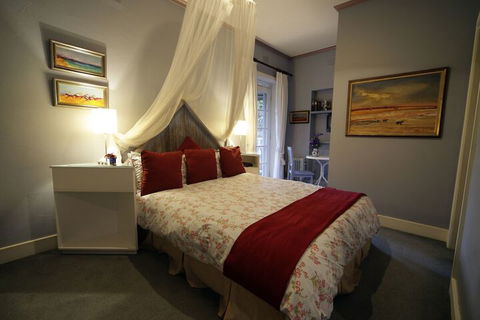 Castle Villa By The Sea - Australia Accommodation 5