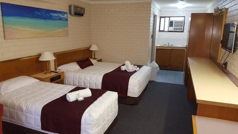 Tabourie Lake Motel - Australia Accommodation 4