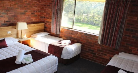 Tabourie Lake Motel - Australia Accommodation 1