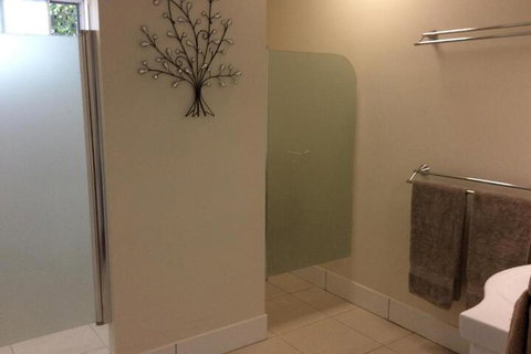 Tinaroo Sunset Retreat - Australia Accommodation 6