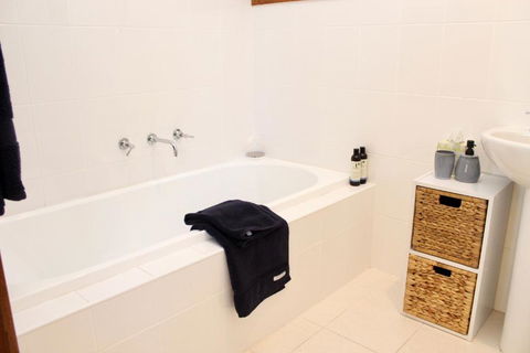 Nagoondie Studio - Australia Accommodation 4