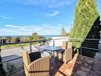 Phoenix Apartments - Australia Accommodation 1