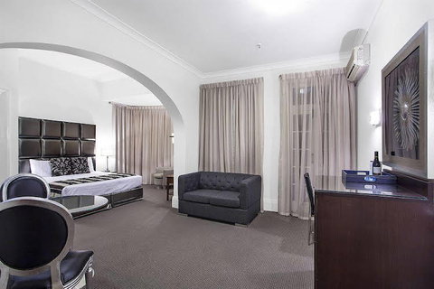 Monte Pio Hotel & Conference Centre - Australia Accommodation 0