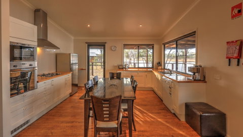 Sommerville Valley Tourist Park - Australia Accommodation 4