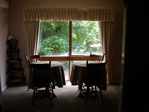 Hillview Oak B & B - Australia Accommodation 1