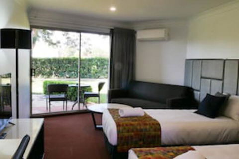 Country Capital Motel - Australia Accommodation 0