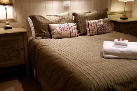 Autumn Abode Cottages Two - Australia Accommodation 7